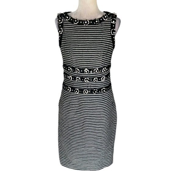 RARE Carolina Herrera Black & White Tweed Rhinestone Flower Sequin Dress - 8 - Picture 2 of 16